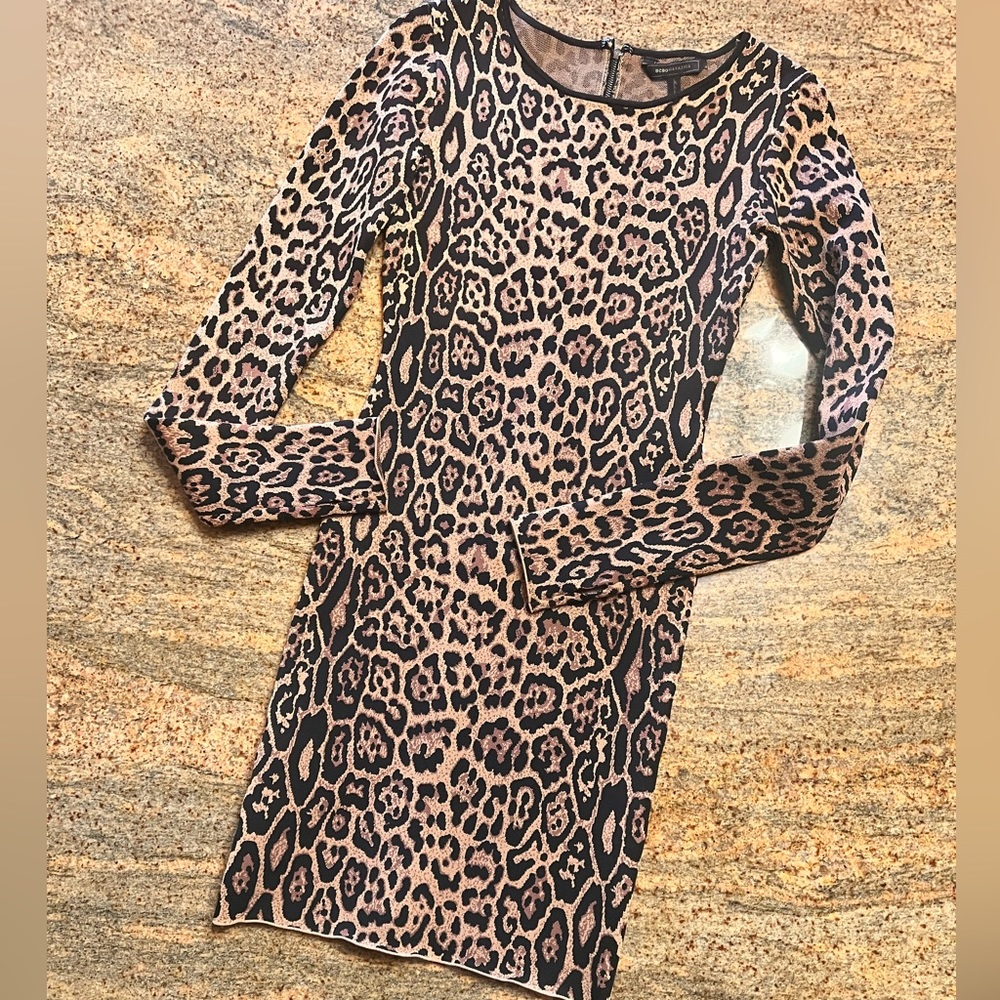 BCBG MaxAzria leopard print form fit dress. Size S Thumb hole detail